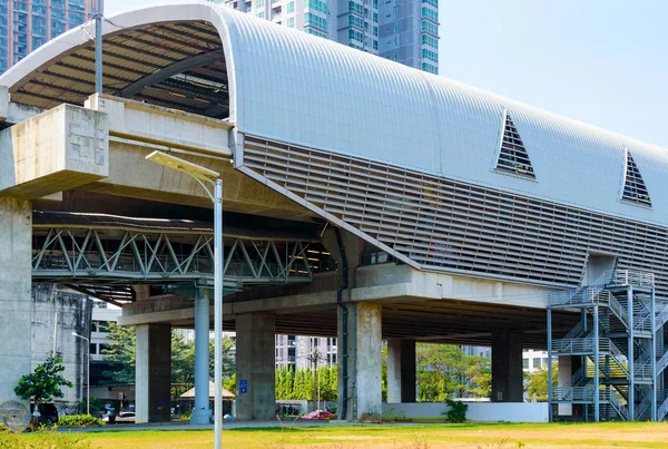 Bina gökyüzü tren istasyonunun Bangkok. Dışarıdan görüntülemek