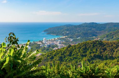 Panoramik şehir Patong ve plaj. Phuket, Tayland