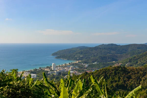 Panoramik şehir Patong ve plaj. Phuket, Tayland