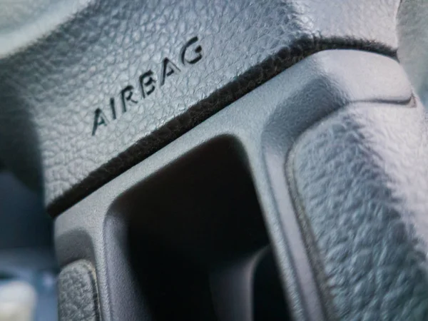 Vista de primer plano del símbolo del volante del airbag — Foto de Stock