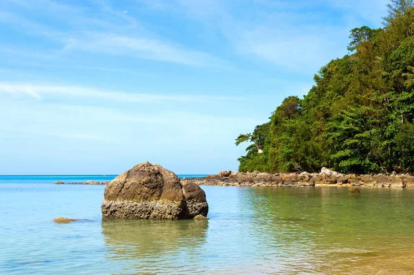 Krajina Kamala beach na exotický ostrov Phuket v Thajsku — Stock fotografie