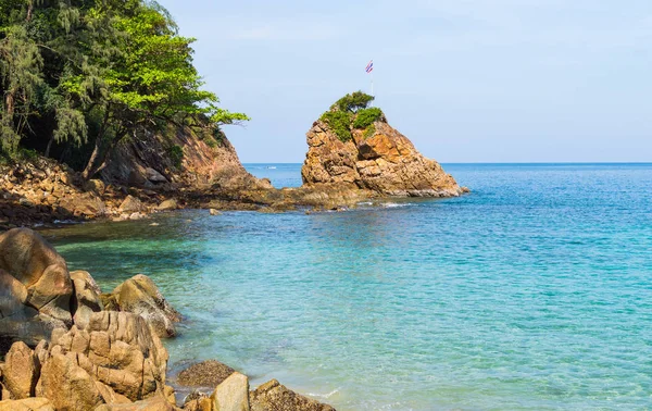 晴れた日に、タイのプーケット島のビーチ — ストック写真