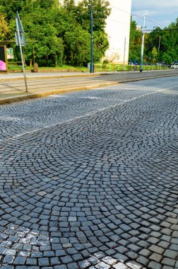 Sokakta kaldırım taşı, Prag eski şehir ile