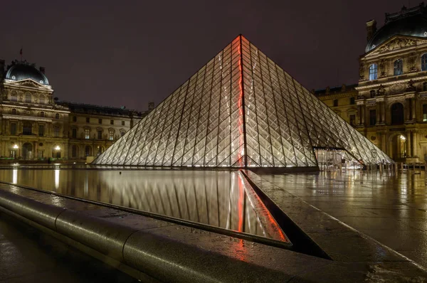 The city of lights. View of famous Louvre Museum with Pyramid at the evening. Louvre Museum is one of the largest and most visited museums worldwide. France, Paris, October 6, 2014 — Stock Photo, Image