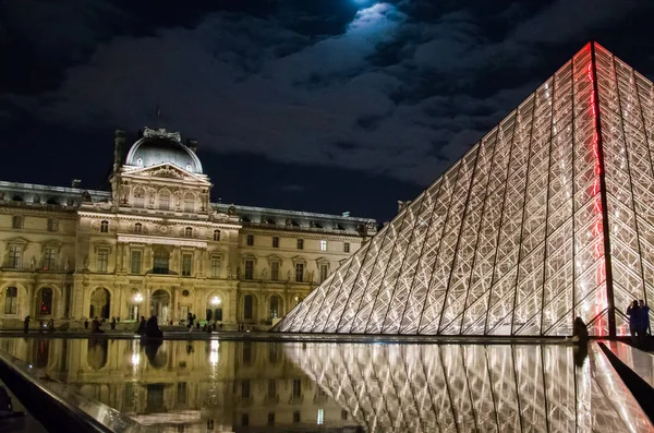 Louvre pyramid view. Night scene. Louvre is one of the biggest art Museum in world. France, Paris, October 7, 2014 — Stock Photo, Image