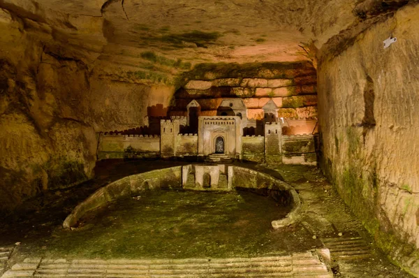 Οι κατακόμβες του Παρισιού, Γαλλία. Πρόκειται για υπόγεια οστεοφυλάκια και τουριστικά αξιοθέατα. Γαλλία, Παρίσι, Οκτωβρίου 07, 2014 — Φωτογραφία Αρχείου