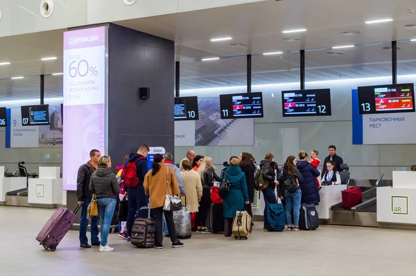 Aeropuerto Internacional de Platov, mostradores de registro. Rostov en Don, Rusia - 12 de diciembre de 2017 — Foto de Stock