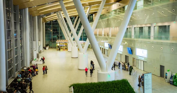 Aeroporto Internacional de Platov, interior do edifício. Rostov em Don, Rússia - 12 de dezembro de 2017 — Fotografia de Stock