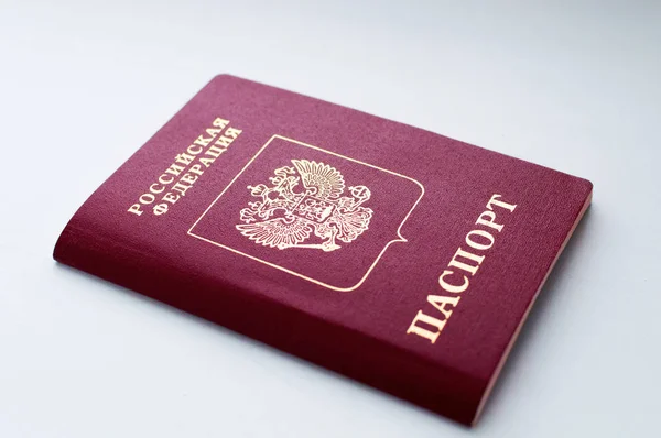 Passaporte russo em um fundo leve — Fotografia de Stock