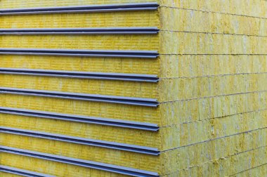 Sandviç paneli yalıtılabilir. Duvar inşaatı için fiber malzeme