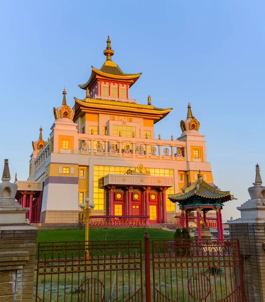 Templo Budista Morada Dorada de Buda Shakyamuni en Elista, República de Kalmykia, Rusia — Foto de Stock