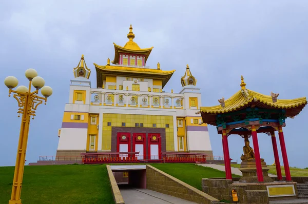 Templo Budista Morada Dorada de Buda Shakyamuni en Elista, República de Kalmykia, Rusia — Foto de Stock
