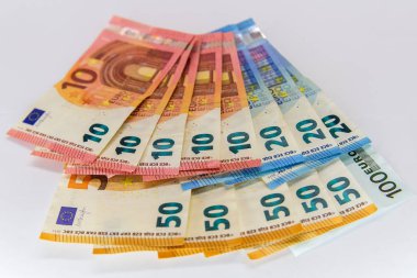 Avro banknotları kırpma yolu ile beyaz üzerine izole