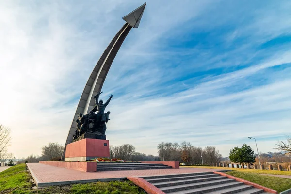 Kızıl Ordu 'nun 1941 ve 1943 yıllarında Rostov-on-don' u özgürlüğüne kavuşturan askerlerinin anısına Kumzhenskaya Korusu. Rusya 'nın kültürel mirasının nesnesi. Rostov-on-Don, Rusya. 21 Aralık 2019.