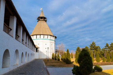 Astrakhan Kremlin 'in bölgesi - Kızıl Kule.
