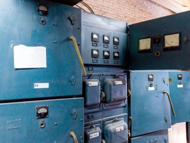 Elektrik ve dağıtım için dolap. Kesintisiz, elektrik akımı. Otomatik güç hücreleri.