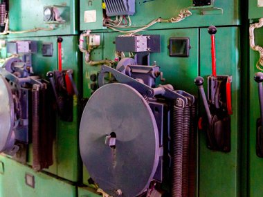 Elektrik ve dağıtım için dolap. Kesintisiz, elektrik akımı. Otomatik güç hücreleri.