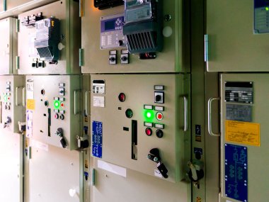 Elektrik ve dağıtım için dolap. Kesintisiz, elektrik akımı. Otomatik güç hücreleri.