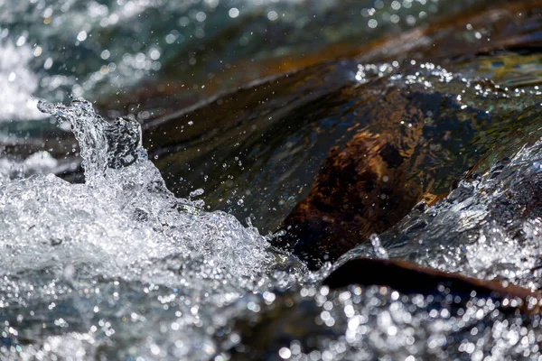 Water Berg Rivier Prachtige Rotsachtige Kreek Waterdruppels Plons Macro View — Stockfoto