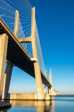 Lizbon, Portekiz 'de köprü desteği veya yatağı askıya al.