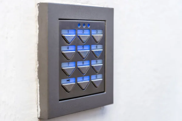 Elektronisch Digitaal Toegangsapparaat Met Drukknoppen Blauw Licht — Stockfoto