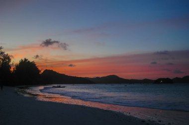 Seyşeller adasında gün batımı