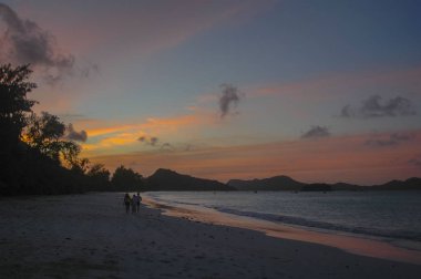 Seyşeller adasında gün batımı