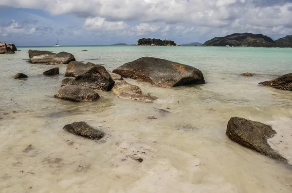 Красивый Вид Море Острове Сейшельских Островах — стоковое фото