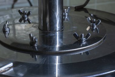 Paslanmaz çelik damıtıcısının bir parçası.