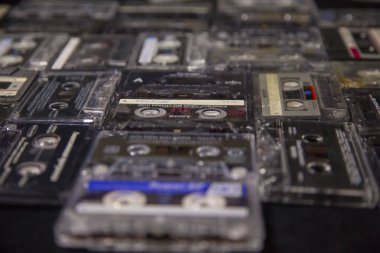 20. yüzyıldan kalma bir sürü eski mikro kaset.