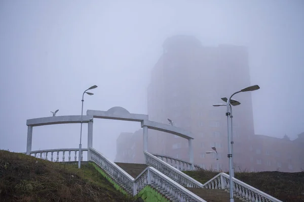 湖面上的浓雾 — 图库照片