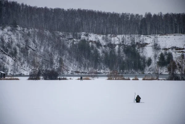 Lone Angler Snow Covered Lake — Stock Photo, Image