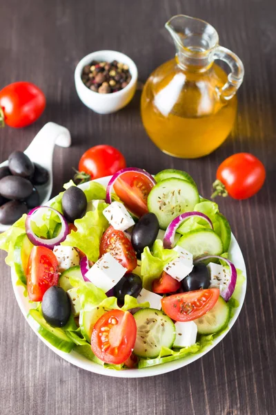 Frischer Griechischer Salat Aus Kirschtomaten Ruccola Rucola Feta Oliven Gurken — Stockfoto