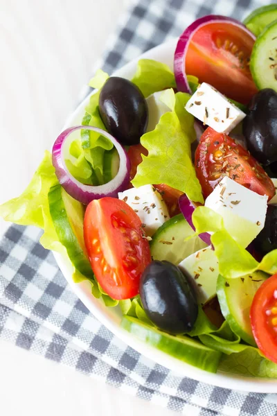 Ensalada Griega Fresca Hecha Tomate Cherry Ruccola Rúcula Feta Aceitunas —  Fotos de Stock