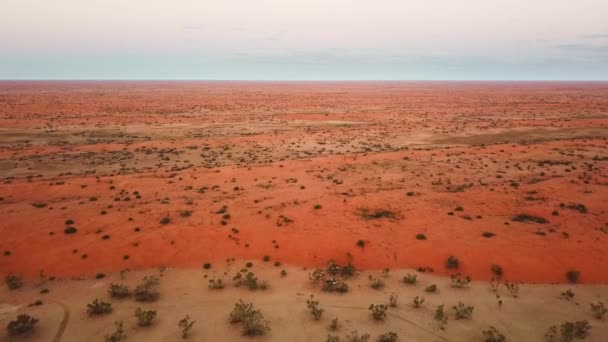 Luftaufnahmen über den Wüsten des australischen Outbacks. Standort Strzelecki Wüste, Südaustralien — Stockvideo
