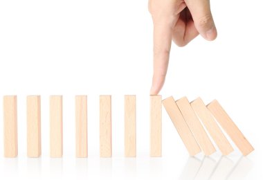 El durağı dominoları devrildi.