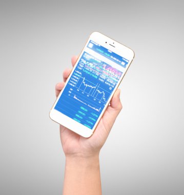 Akıllı telefon elinde.