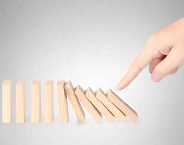 El durağı dominoları devrildi.