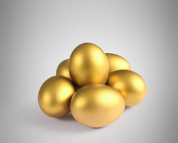 Gouden een paasei — Stockfoto