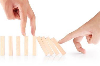 El durağı dominoları devrildi.