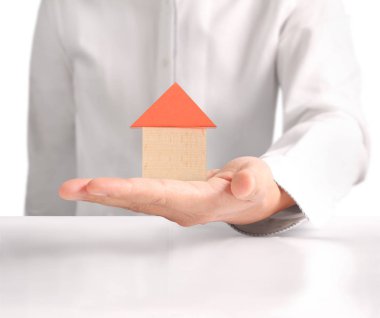 ev sahipliği temsil eden holding evi 