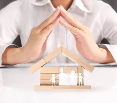 ev sahipliği temsil eden holding evi 
