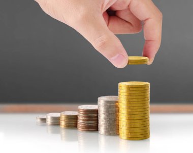 insan eli para için para koyarak