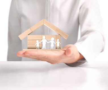 ev sahipliği temsil eden holding evi 