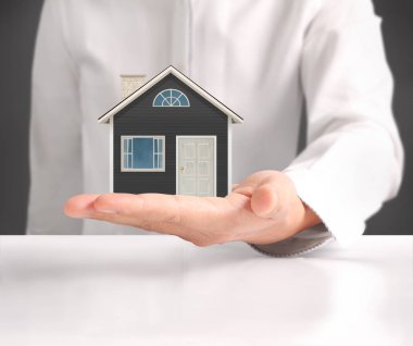 ev sahipliği temsil eden holding evi 