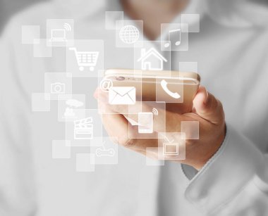 Elinizdeki akıllı telefona dokunun