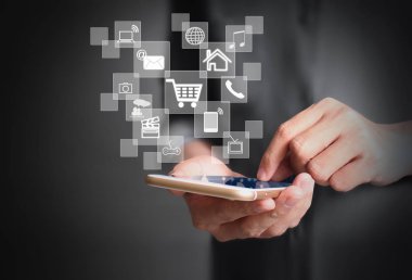 Elinizdeki akıllı telefona dokunun