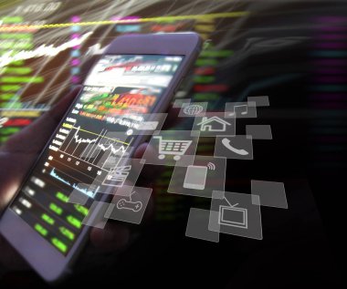 Elinizdeki akıllı telefona dokunun