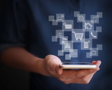 Elinizdeki akıllı telefona dokunun