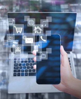 Elinizdeki akıllı telefona dokunun